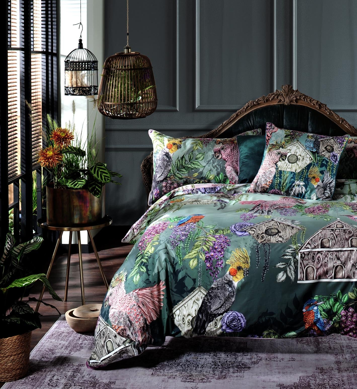 Bird Sanctuary Bedlinen Set with Birds, Bird Houses and Soft Trailing Wisteria Season 4