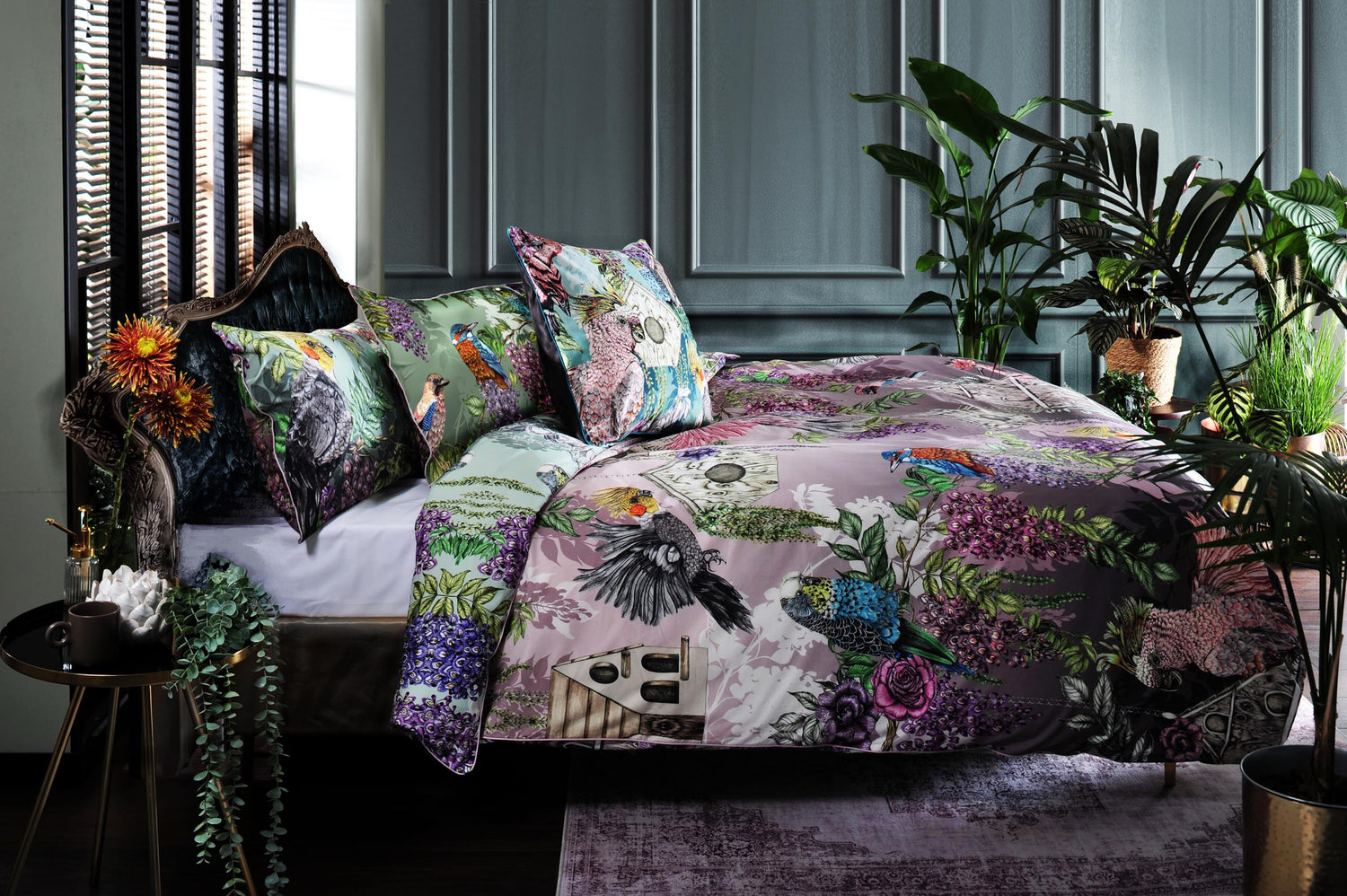Bird Sanctuary Bedlinen Set with Birds, Bird Houses and Soft Trailing Wisteria Season 4