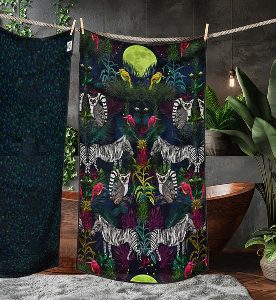 Under the Neon moon, Beach Towel, Season 2